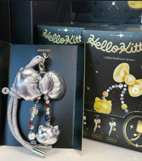 Hello Kitty Gilded Radiance Series Phone Chain (picocici)